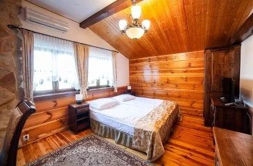 Drewniane wnętrze pokoju Standard